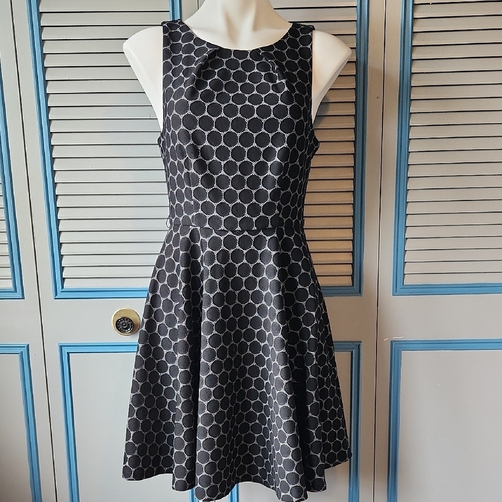 Elle Black & Charcoal Circle-Pattern Dres